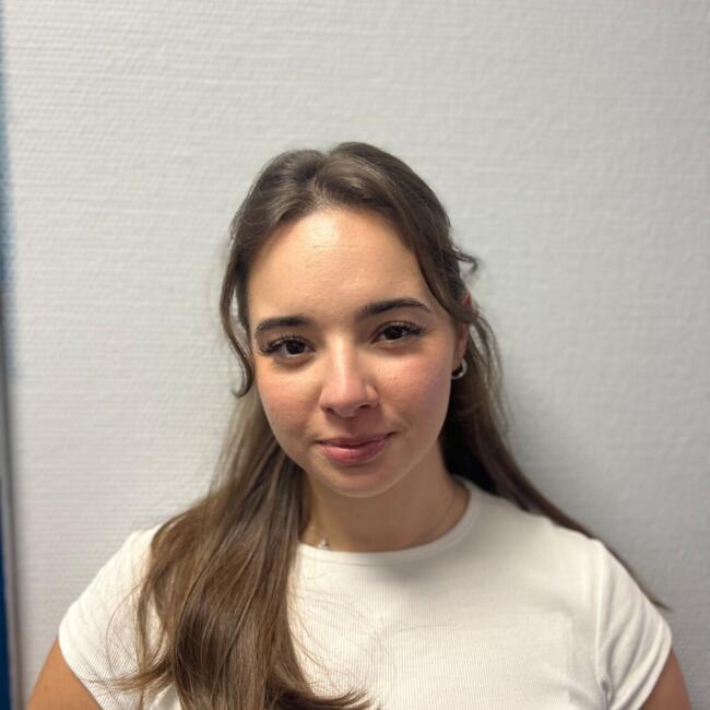 Babysitter in Les Pennes-Mirabeau: Lola