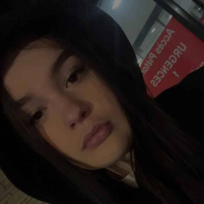 Babysitter in Grenoble: Maxine