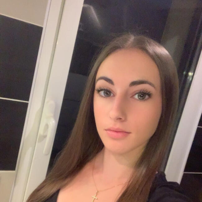 Babysitter in Coëtmieux: Emma