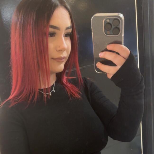 Babysitter in Saint-Féliu-d'Avall: Cassandra