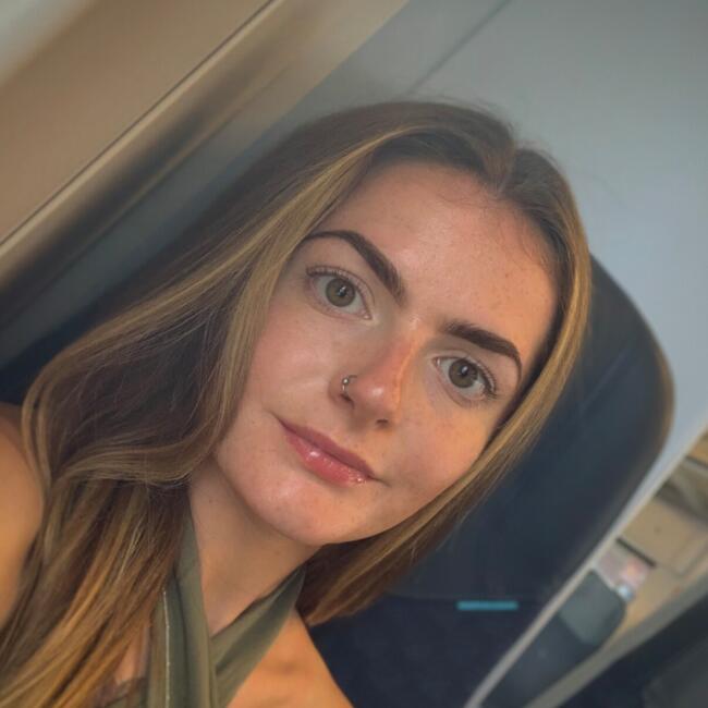 Babysitter in Havant: Loren