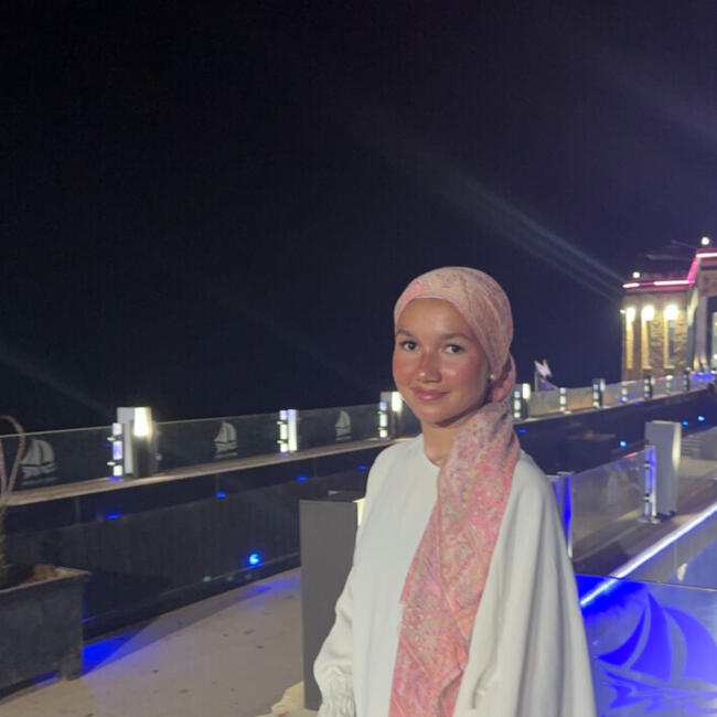 Babysitter in Fréjus: Syrine