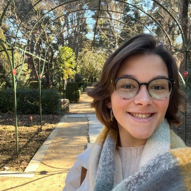 Babysitter in Santana (Distrito de Setúbal): Ariana