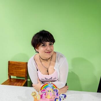 Niñera en Dulce Nombre de Jesus (Vázquez de Coronado): Allison