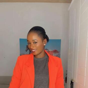 جليسة أطفال الرياض: Joan