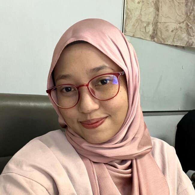 Kerja pengasuh di Nusajaya: Amirah