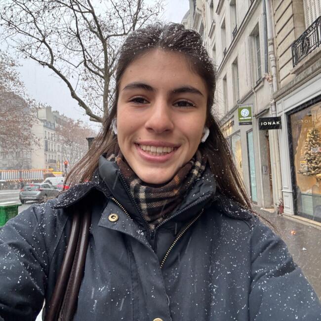 Babysitter in Neuilly-sur-Seine: Carla