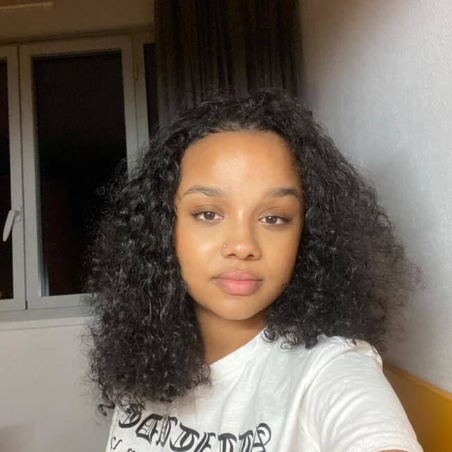 Babysitter in Chamalières: Adriana Yasmina