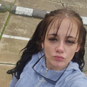 Babysitter in Adelaide: Jade