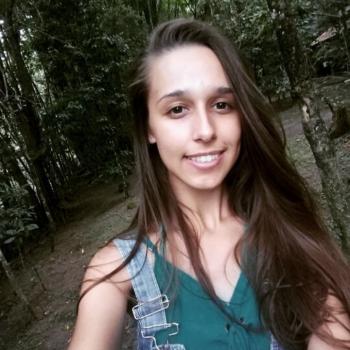 Babá em Pelotas: Tchéscia Naiume