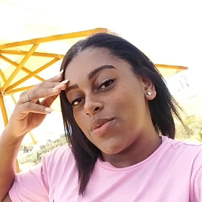 Babysitter in Conselheiro Lafaiete: Karen