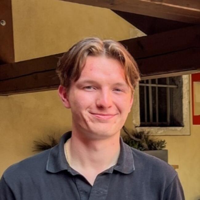 Babysitter in Annecy: Benoit de Roissart