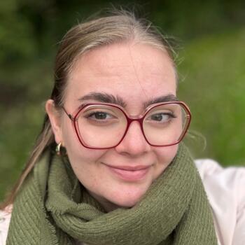 Babysitter Faimes: Mona