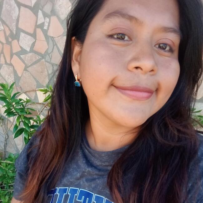 Babysitter in Las Lomas: Yesenia