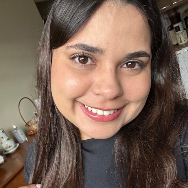 Babá em Osasco: Thais
