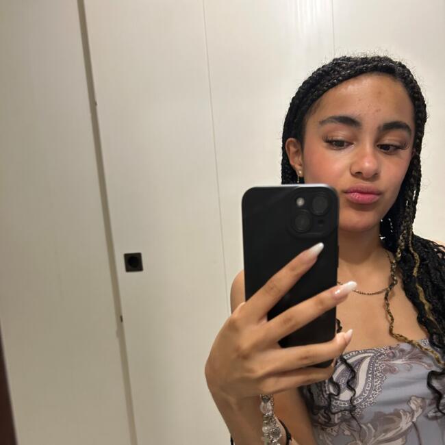 Babysitter in Magny-les-Hameaux: Zoé