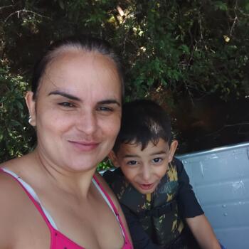 Emprego de babá em Igrejinha: emprego de babá Cristiane flores