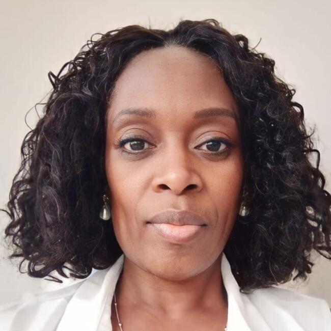 مربية أطفال في العين: Christie