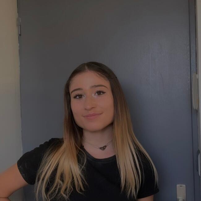 Babysitter in Tournefeuille: Andreia