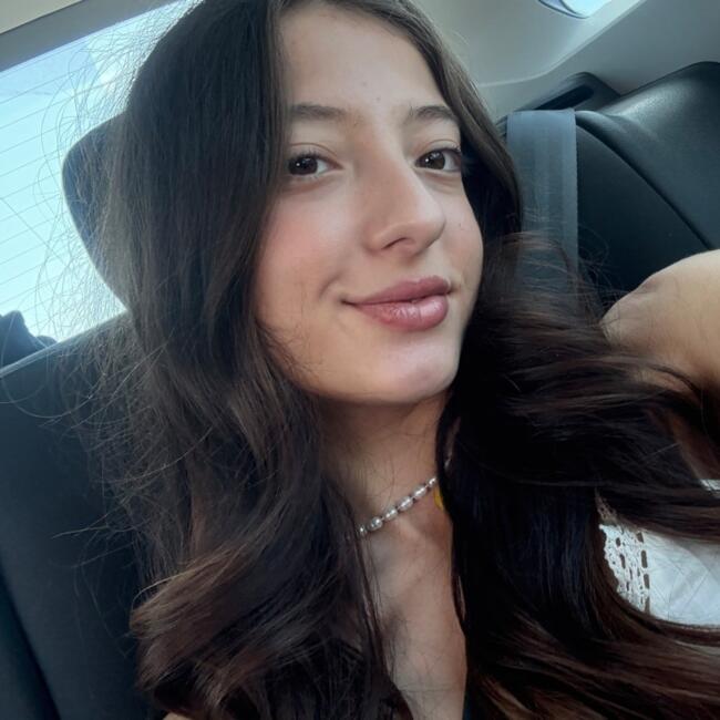 Babysitter in Habay-la-Vieille: Ylenia