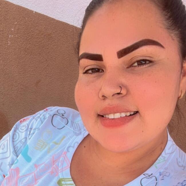 Babysitter in Cuiabá: Layane