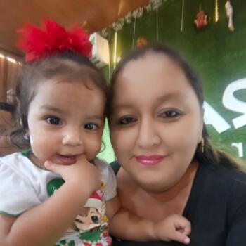 Babysitter in Quinsaloma: Tania