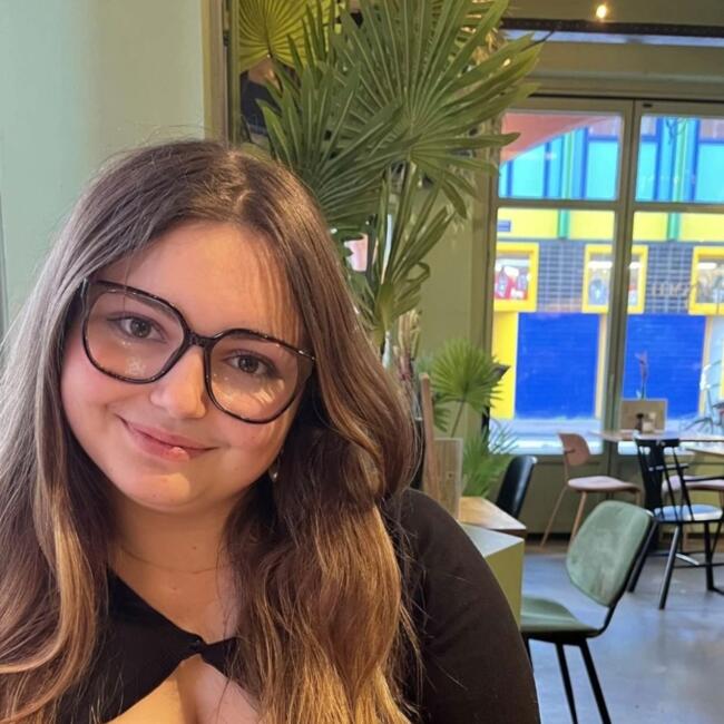 Babysitter in Fontaine: Mia