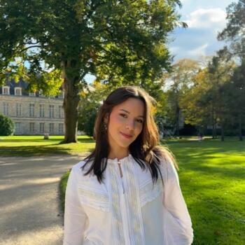 Babysitter in Fontainebleau: Laura