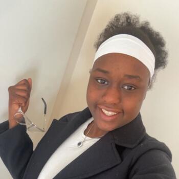 Babysitter in Montreuil: Farida