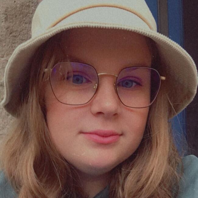 Babysitter in Saint-Félix-de-Lodez: Lucie