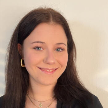 Babysitter in Villach: Laura