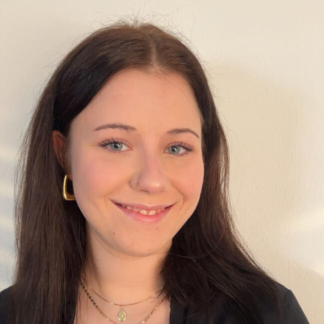 Babysitter in Villach: Laura