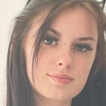 Babysitter in Gorebridge: Demi-lee