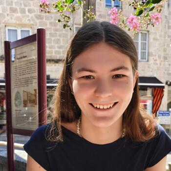 Babysitter in Saint-Auvent: Anne-Marie