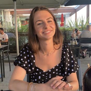 Babysitter in Hyères: Amandine
