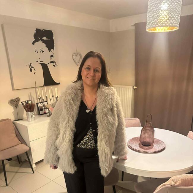 Babysitter in La Louvière: Katy