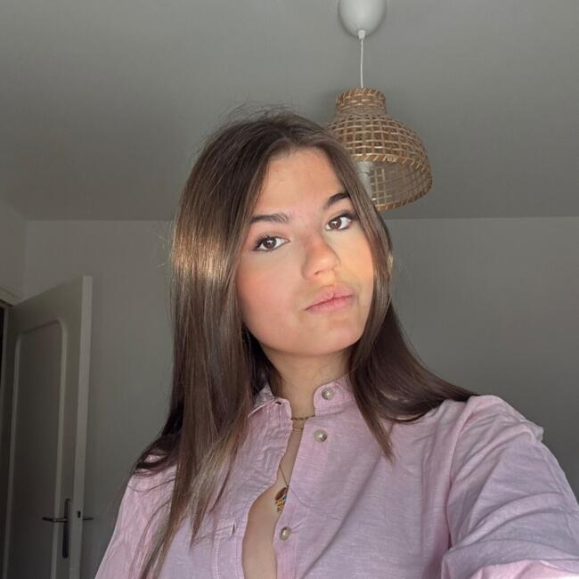 Babysitter in Clermont-Ferrand: Jeanne