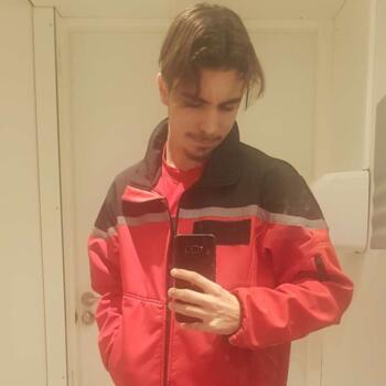 Babysitter in Senlis: Loan