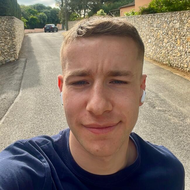 Babysitter in Eyragues: Louka