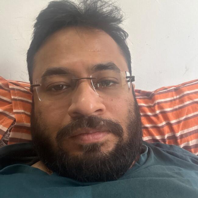 Surat में बेबीसिटिंग की नौकरी: Souvik