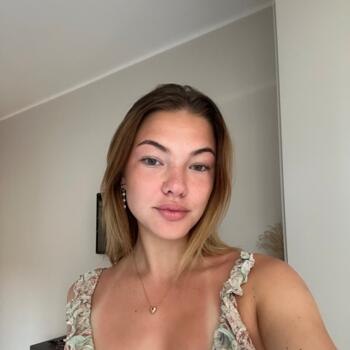 Babysitter in Budapest: Emma