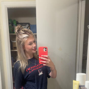 Babysitter in Pearland: Bailey