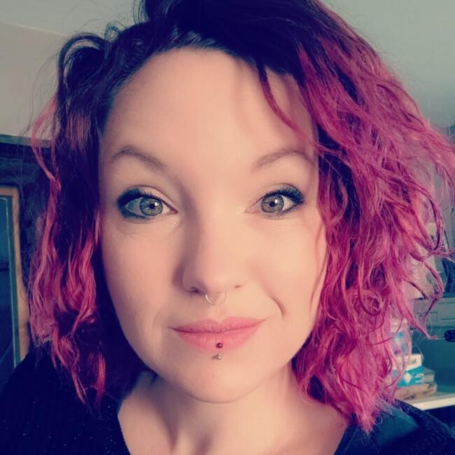 Babysitter in Magny-Danigon: Elodie