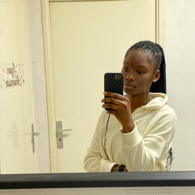 Babysitter in Éragny: Stacey