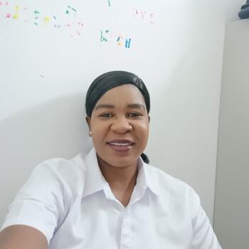مربية أطفال في Jazīrat Abū Z̧aby: Lilian
