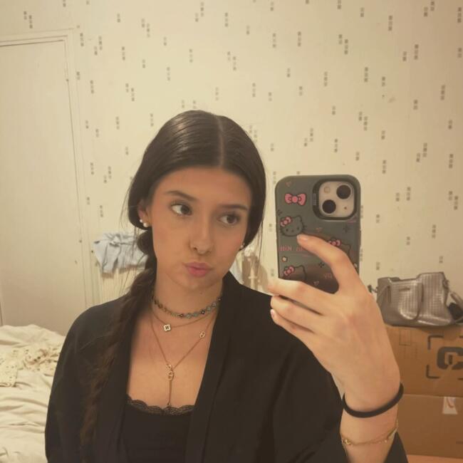 Babysitter in Quimper: Lola