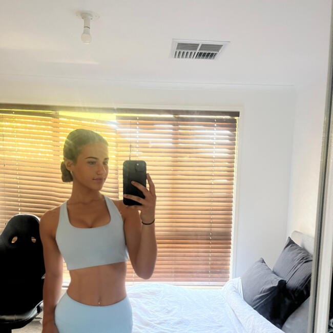 Babysitter in Adelaide: Mia