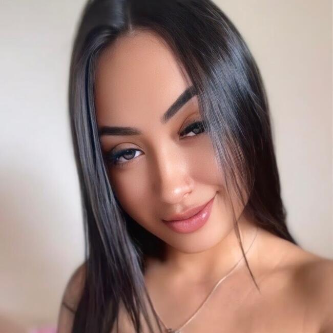 Babysitter in Divinópolis: Kiara