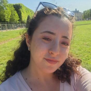 Babysitter Treforest: Elif Bilge
