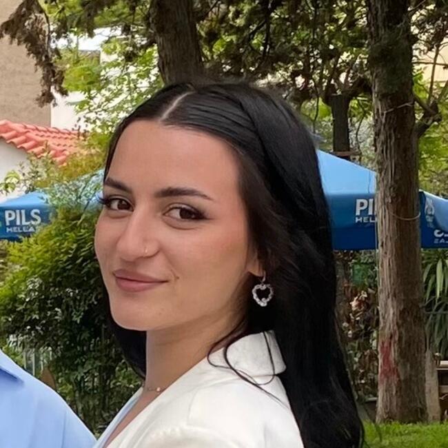 Babysitter in Larissa: Ντινα
